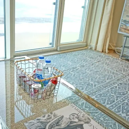 Soak Up The Light At A Soothing, Stylish Apartment In Swansea Marina Room photo