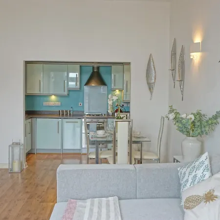 Soak Up The Light At A Soothing, Stylish Apartment In Swansea Marina Exterior photo