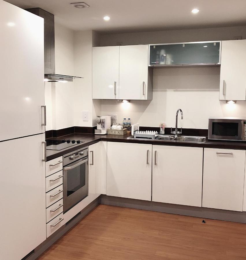 Soak Up The Light At A Soothing, Stylish In Marina Apartamento