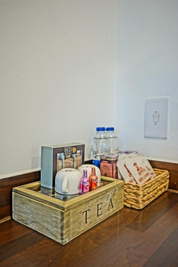 Soak Up The Light At A Soothing, Stylish In Marina Apartamento